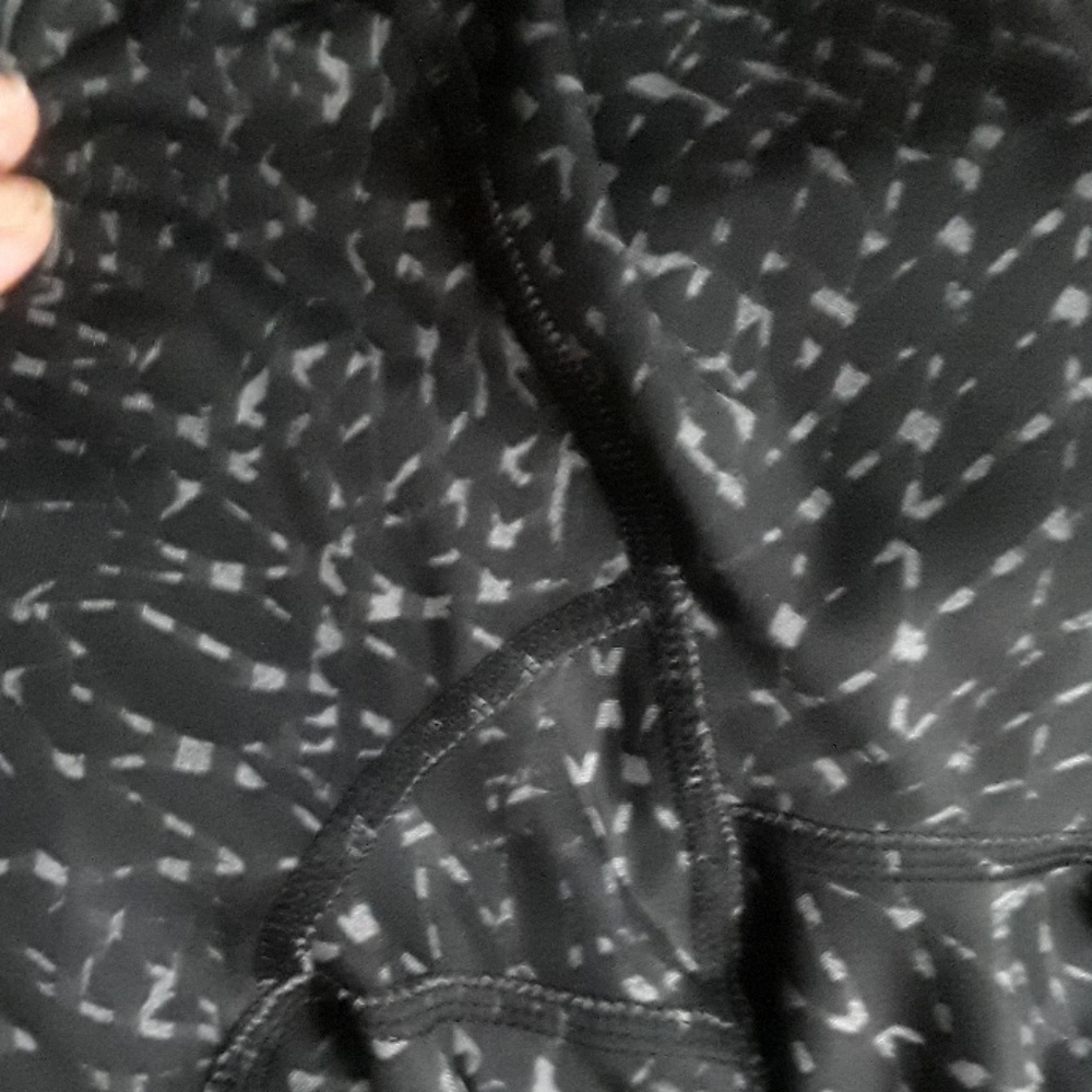 Lululemon - Picture 3 of 3